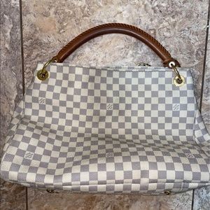 Louis Vuitton MM artsy